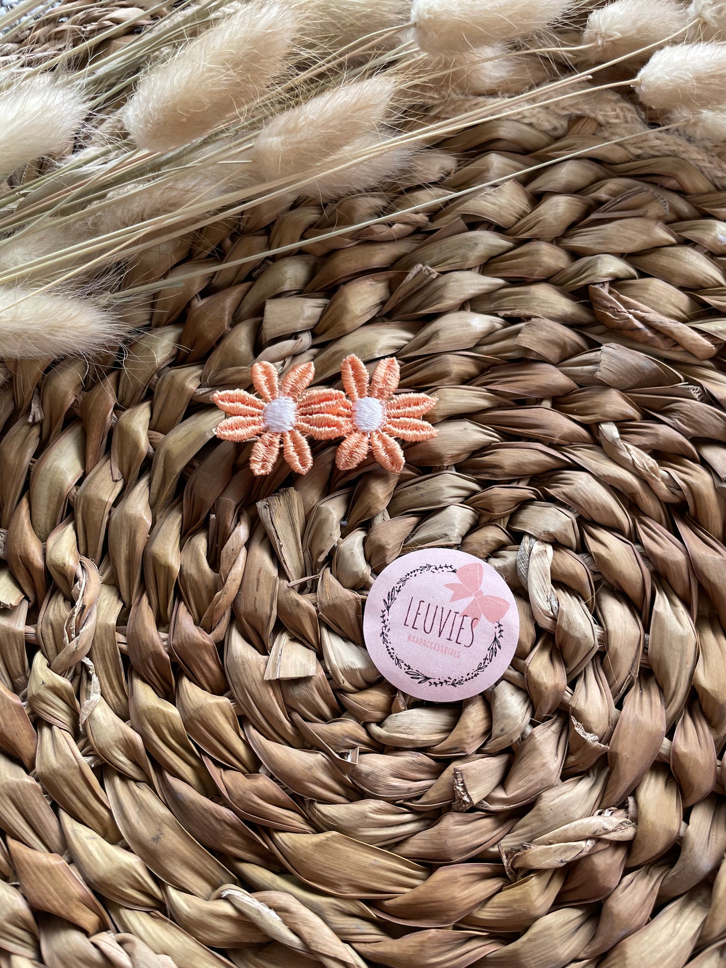 alligatorclip 4cm bloem daisy oranje