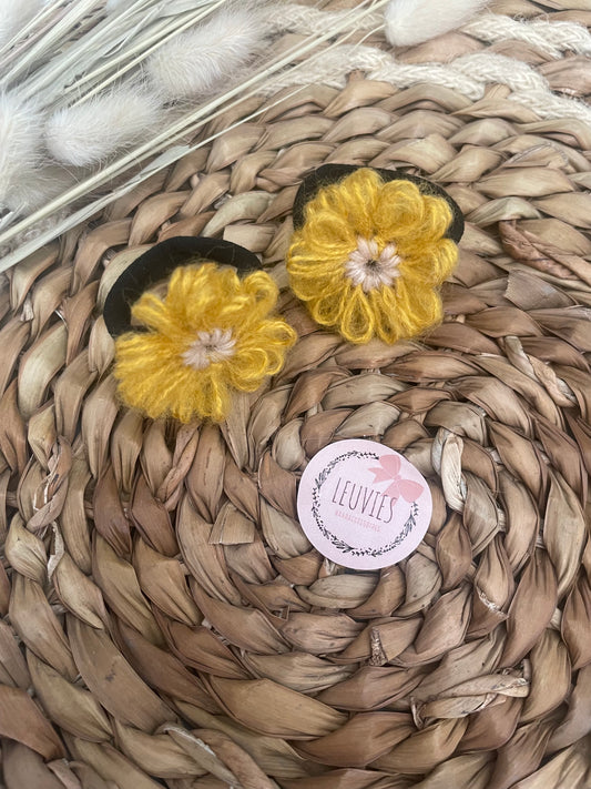 Haarelastiekjes medium wollen bloem (4 varianten)