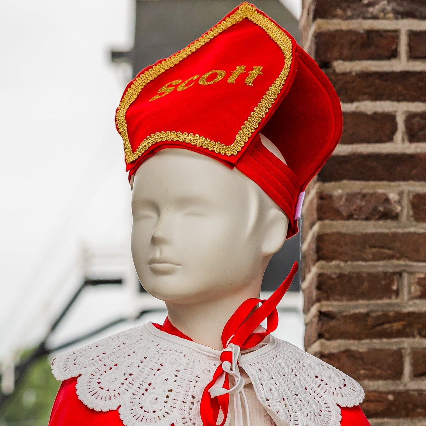 Mijter (met naam) - Luxe van 100% wolvilt | Leuvies