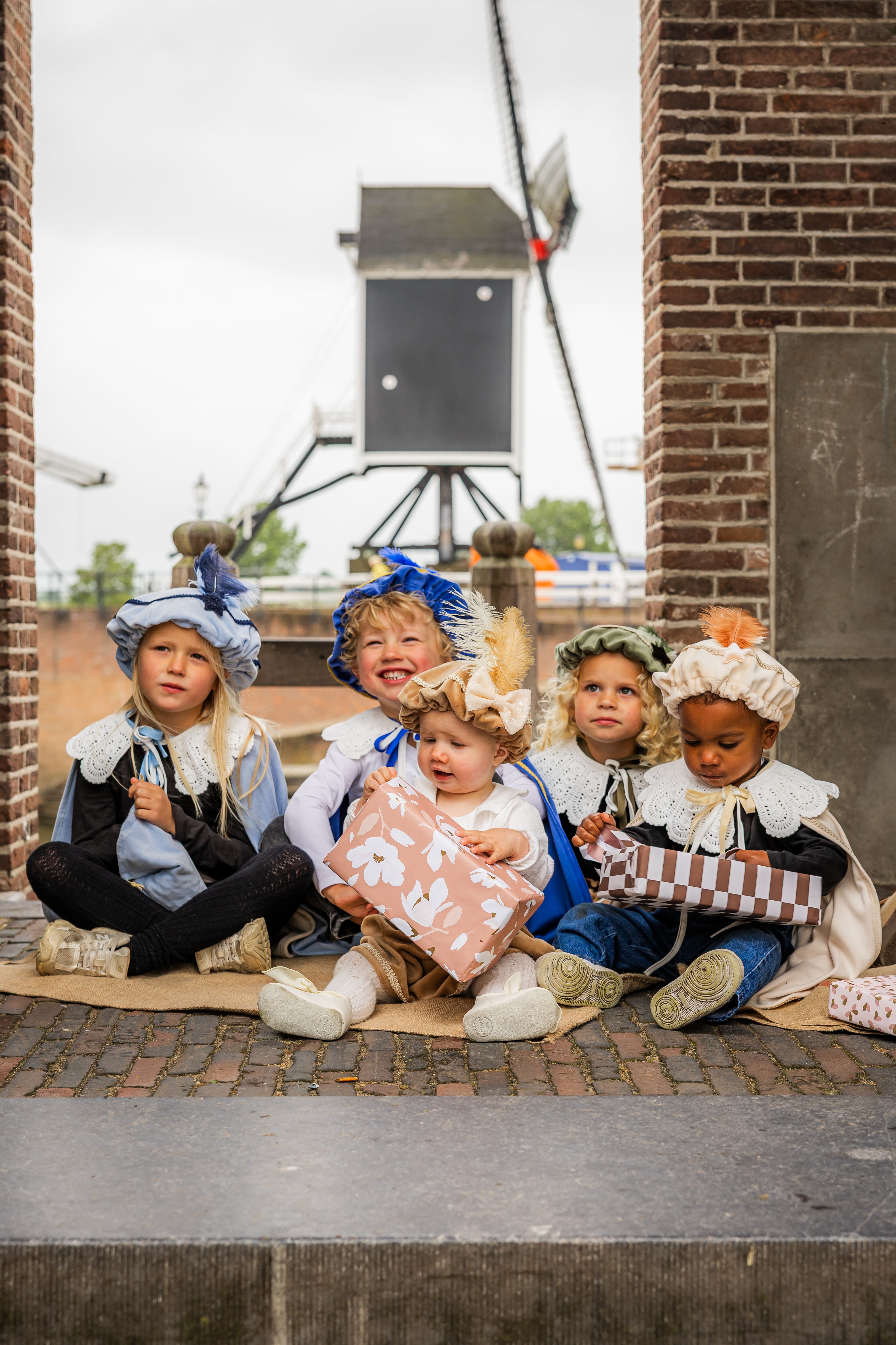 Gepersonaliseerde pietenpakken kind luxe met naam