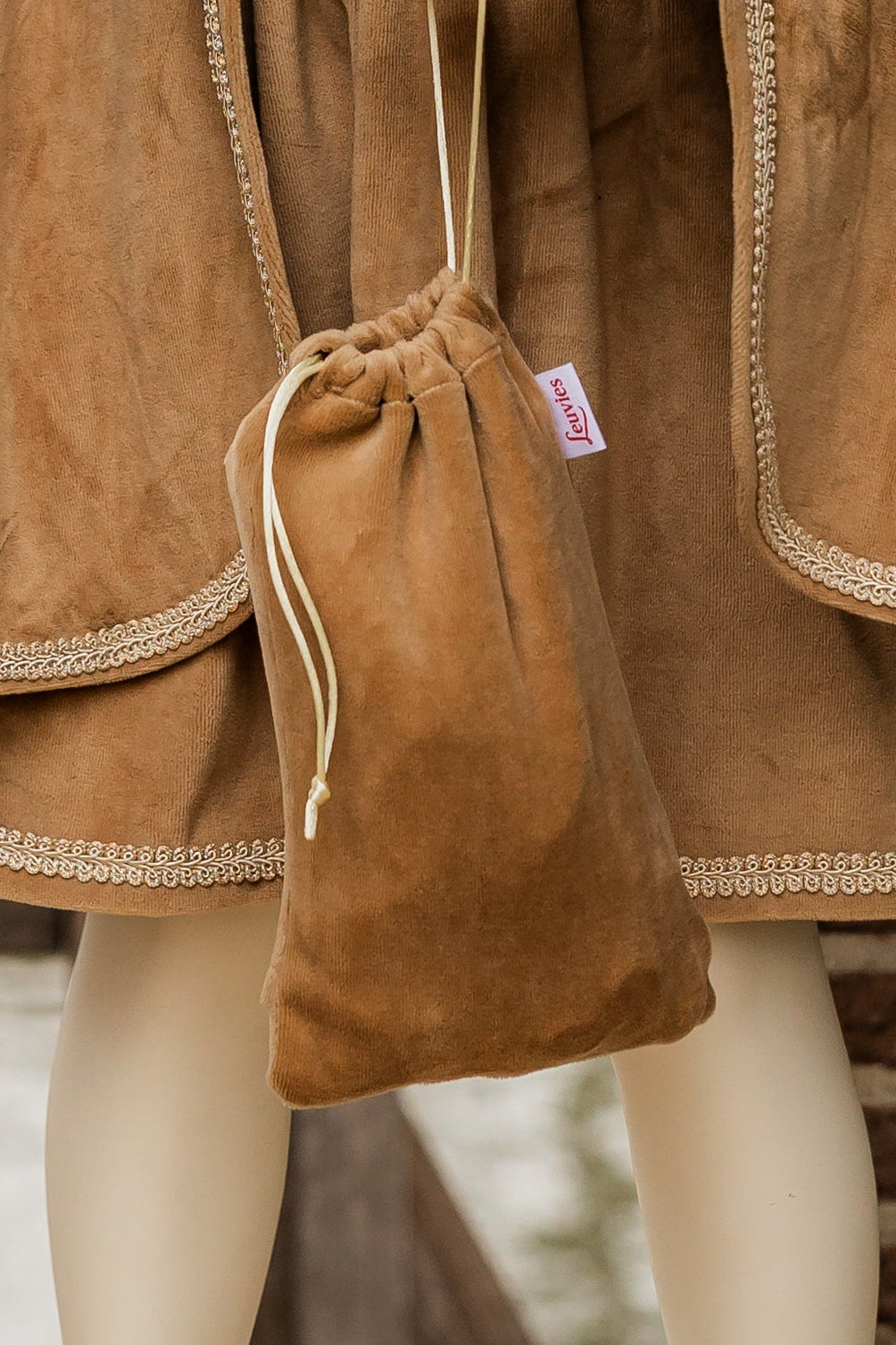 Luxe perpernotenzakje snoepzakje beige bruin nicky velours te personaliseren met naam