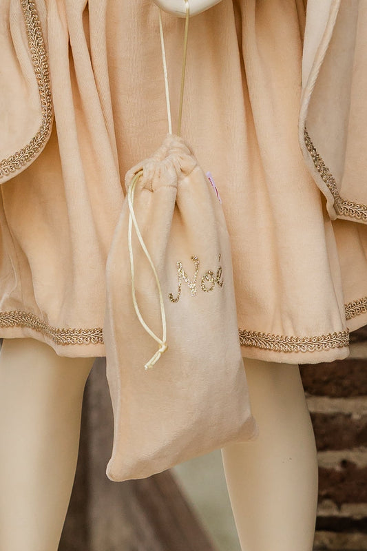 Luxe perpernotenzakje snoepzakje creme beige nicky velours te personaliseren met naam