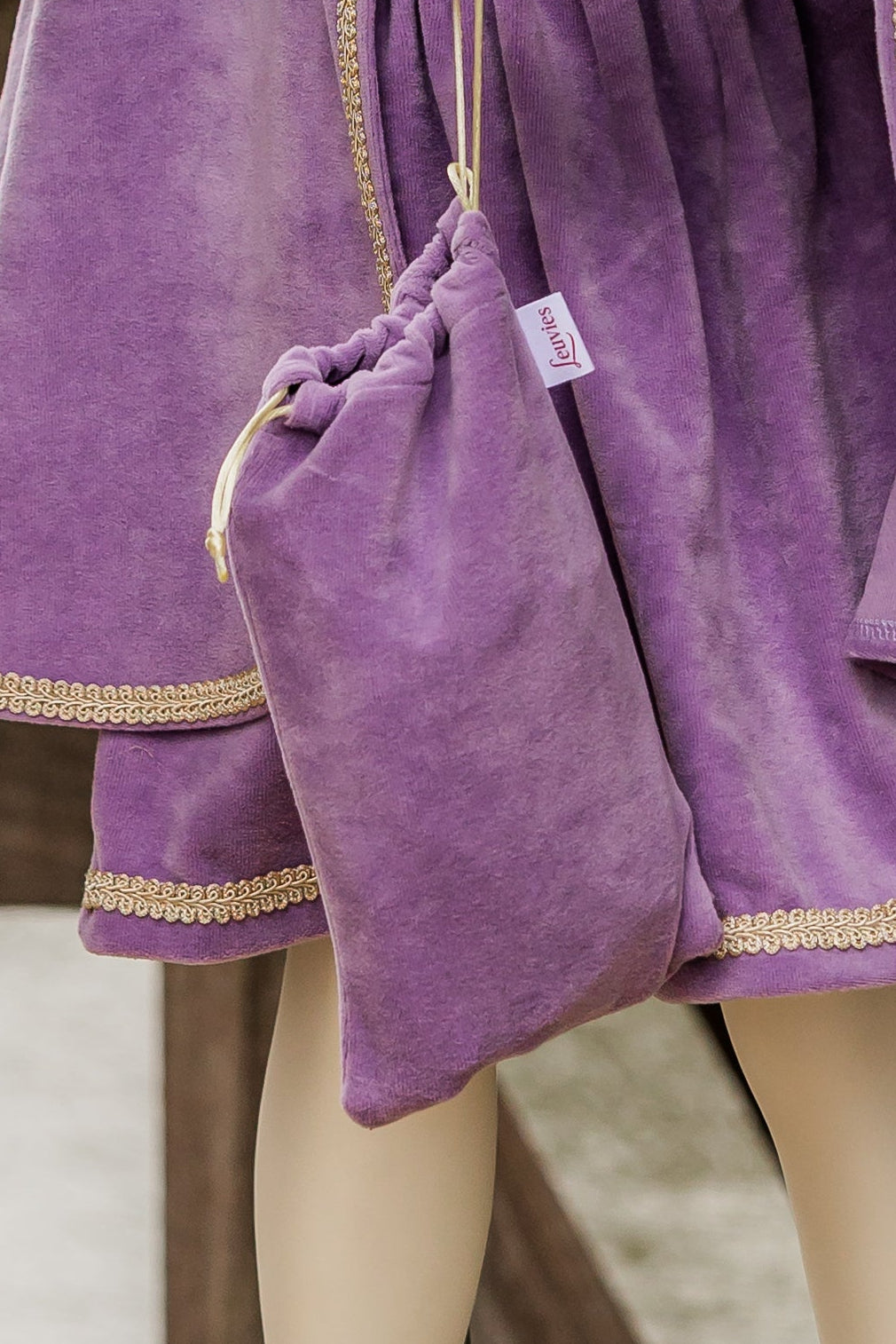 Luxe perpernotenzakje snoepzakje lila nicky velours te personaliseren met naam