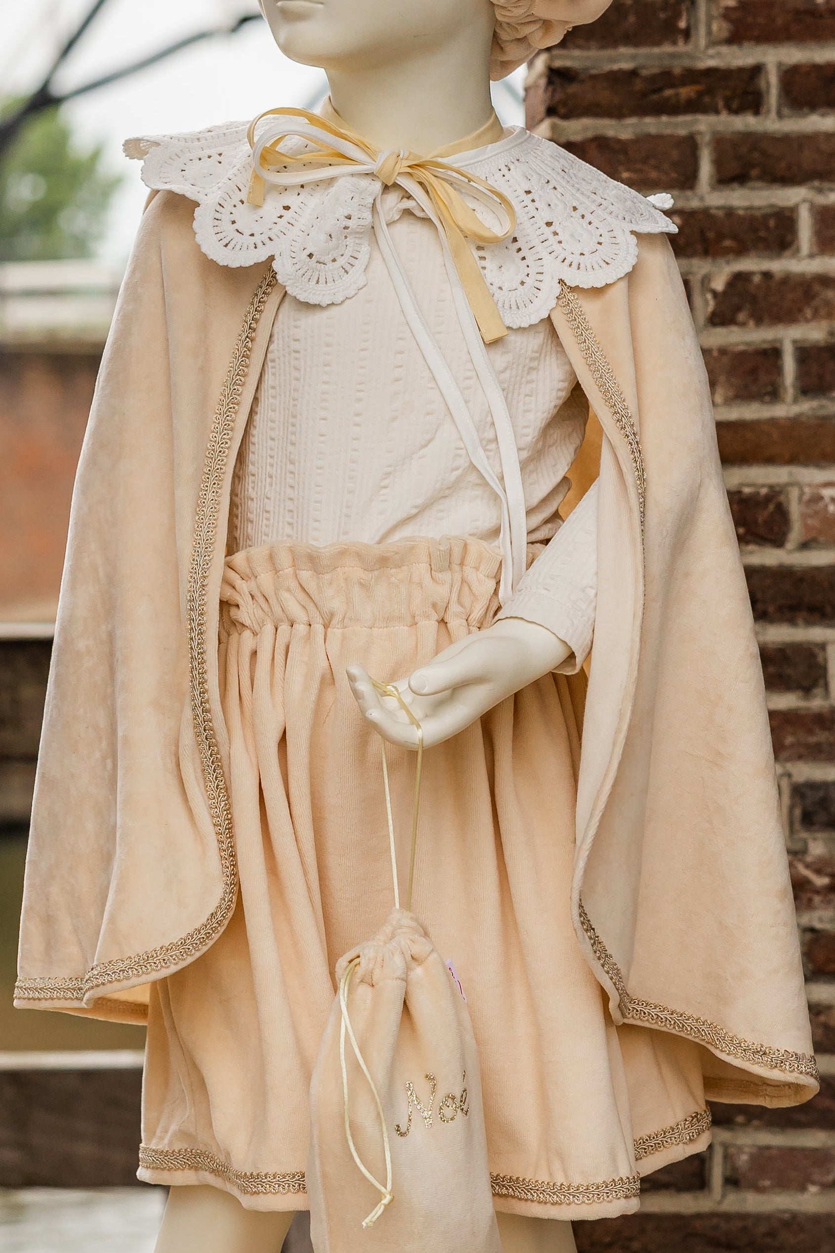 Luxe pietencape creme beige onesize te personaliseren met naam.
