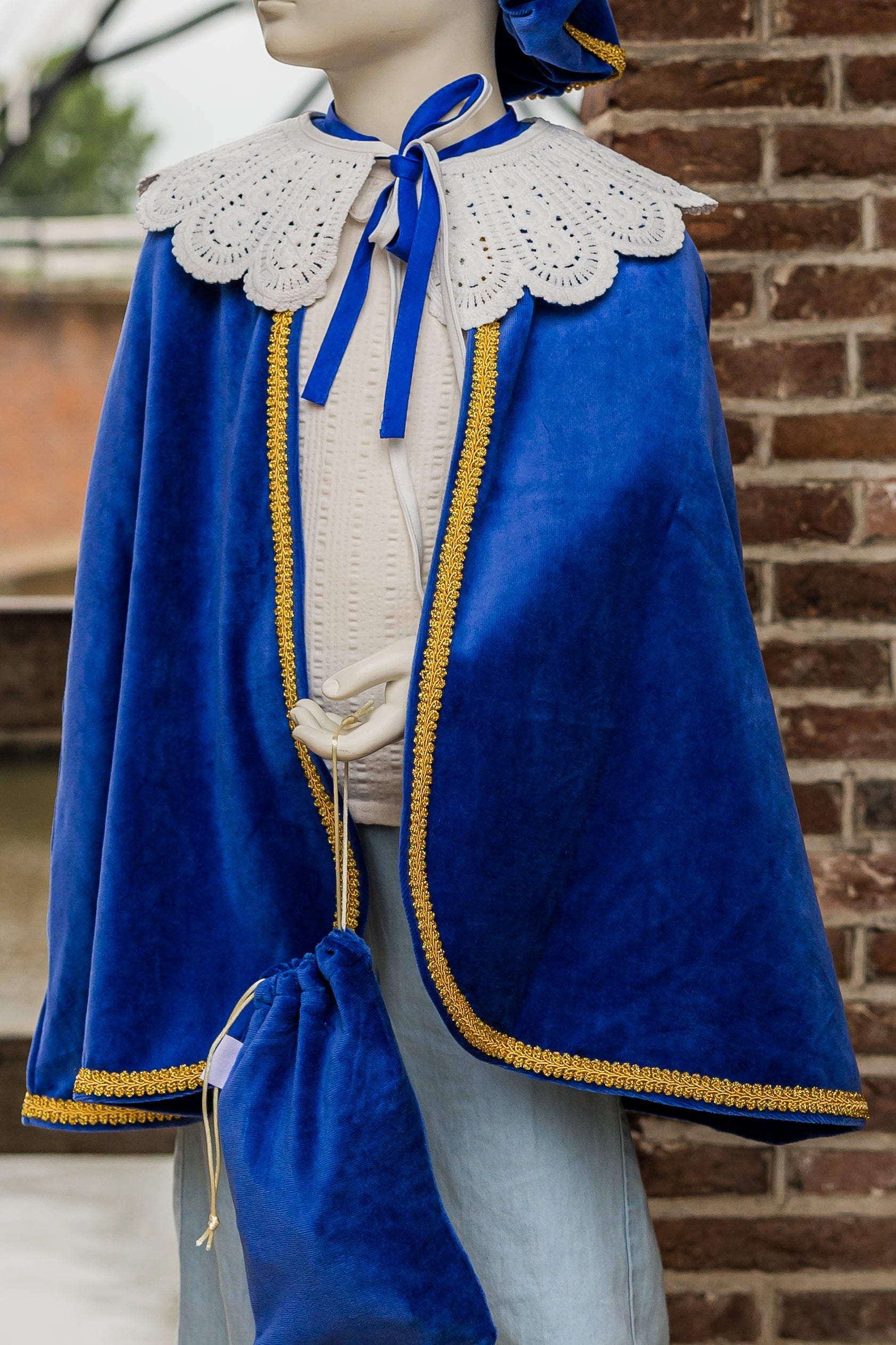 Luxe pietencape kobalt koningsblauw hoofdpiet onesize te personaliseren met naam.